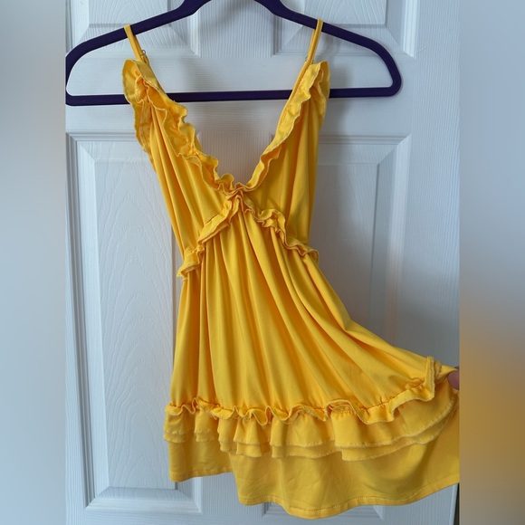 ❤️Yellow Ruffled Top size M/L - Picture 4 of 9